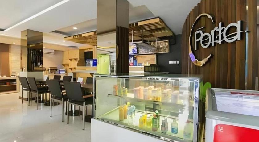 Life Puri Hotel Surabaya Gubeng Eksteriør billede