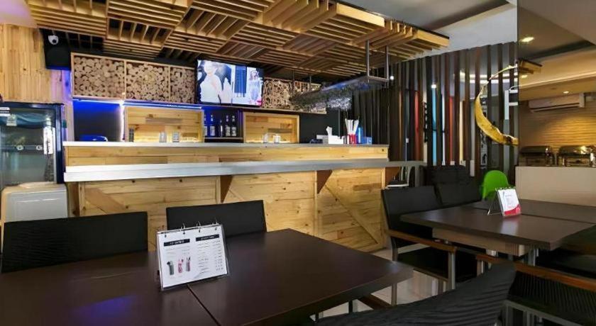 Life Puri Hotel Surabaya Gubeng Eksteriør billede